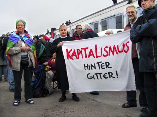 Hinter Gitter=Behind Bars Hinter Gitter=Behind Bars