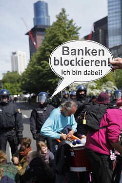 120518-blockupy-flashmobcarsten-peters