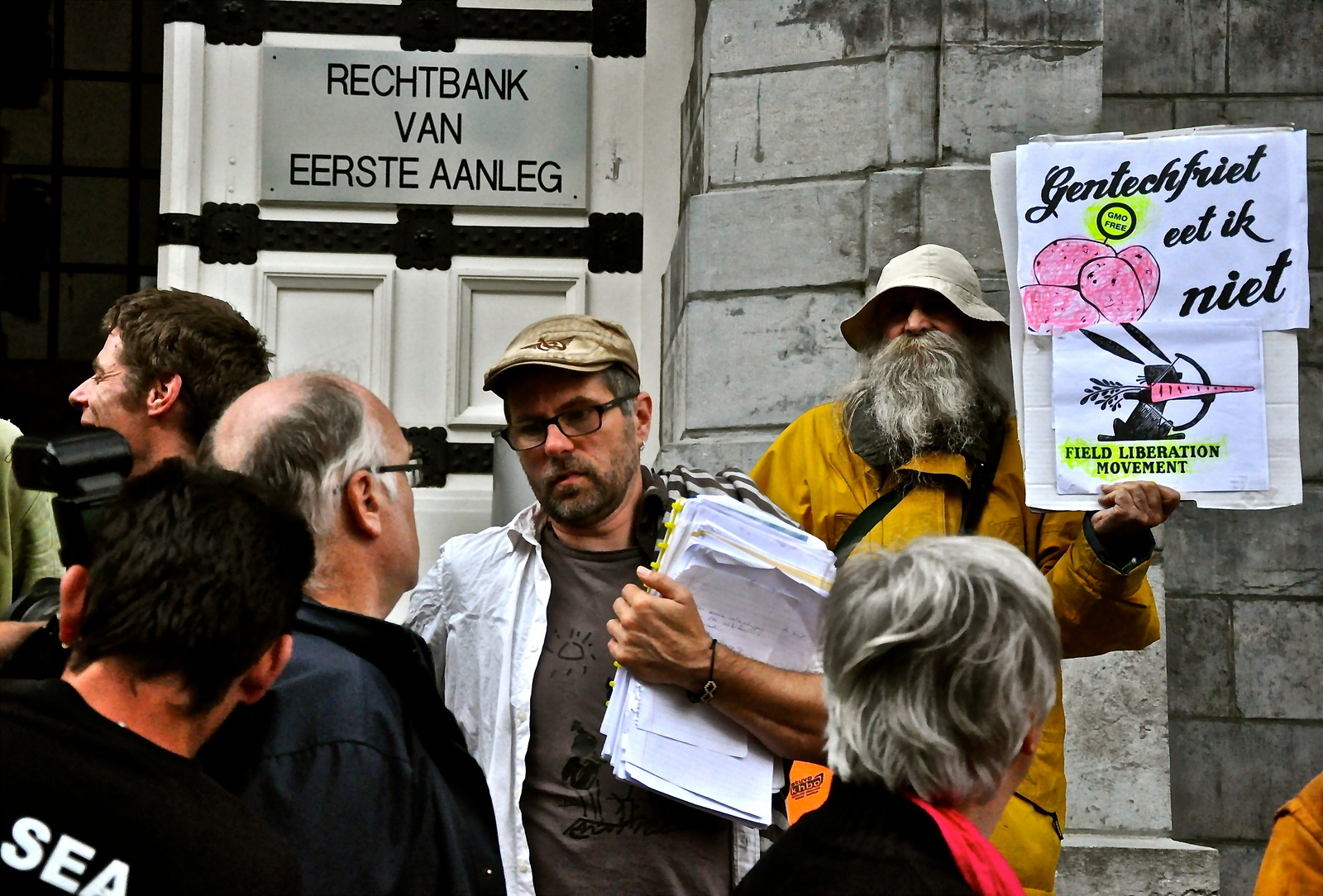 http://www.flickr.com/photos/mediactivista/