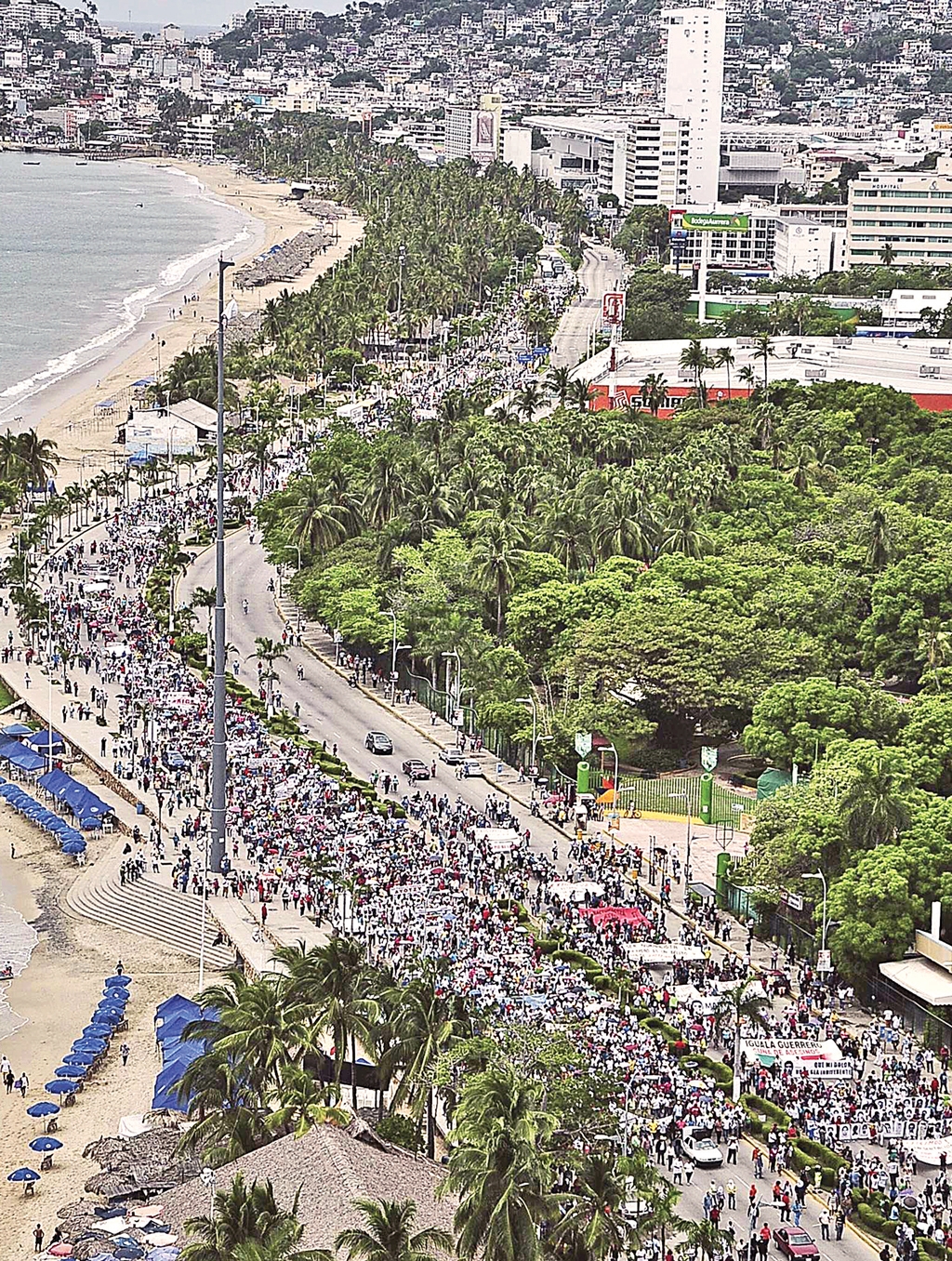Protest in Acapulco op 17 oktober met duizenden deelnemers
